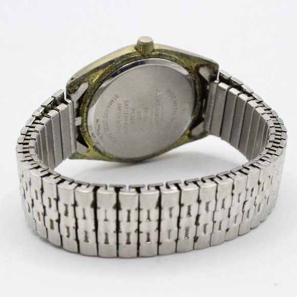 Vintage NELSONIC Watch Quartz Gold Tone Watch Date Indicator 35M Expandable Band - Picture 7 of 8